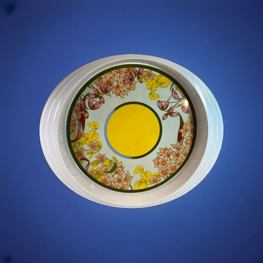 Gardner's Eden Round Vinyl Serving Tray Daisy Lloral Pattern Large 21 x 17.5